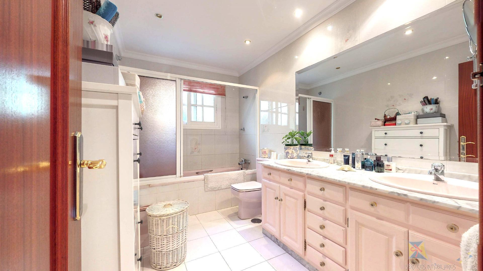 For sale of villa in Fuengirola