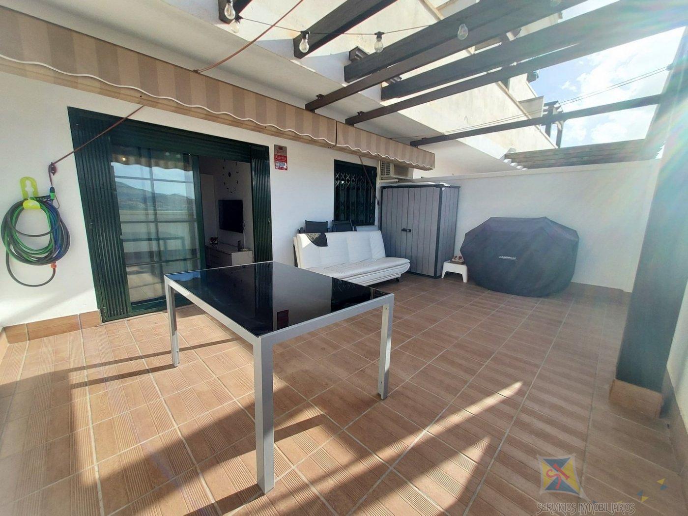 For sale of flat in Iznalloz