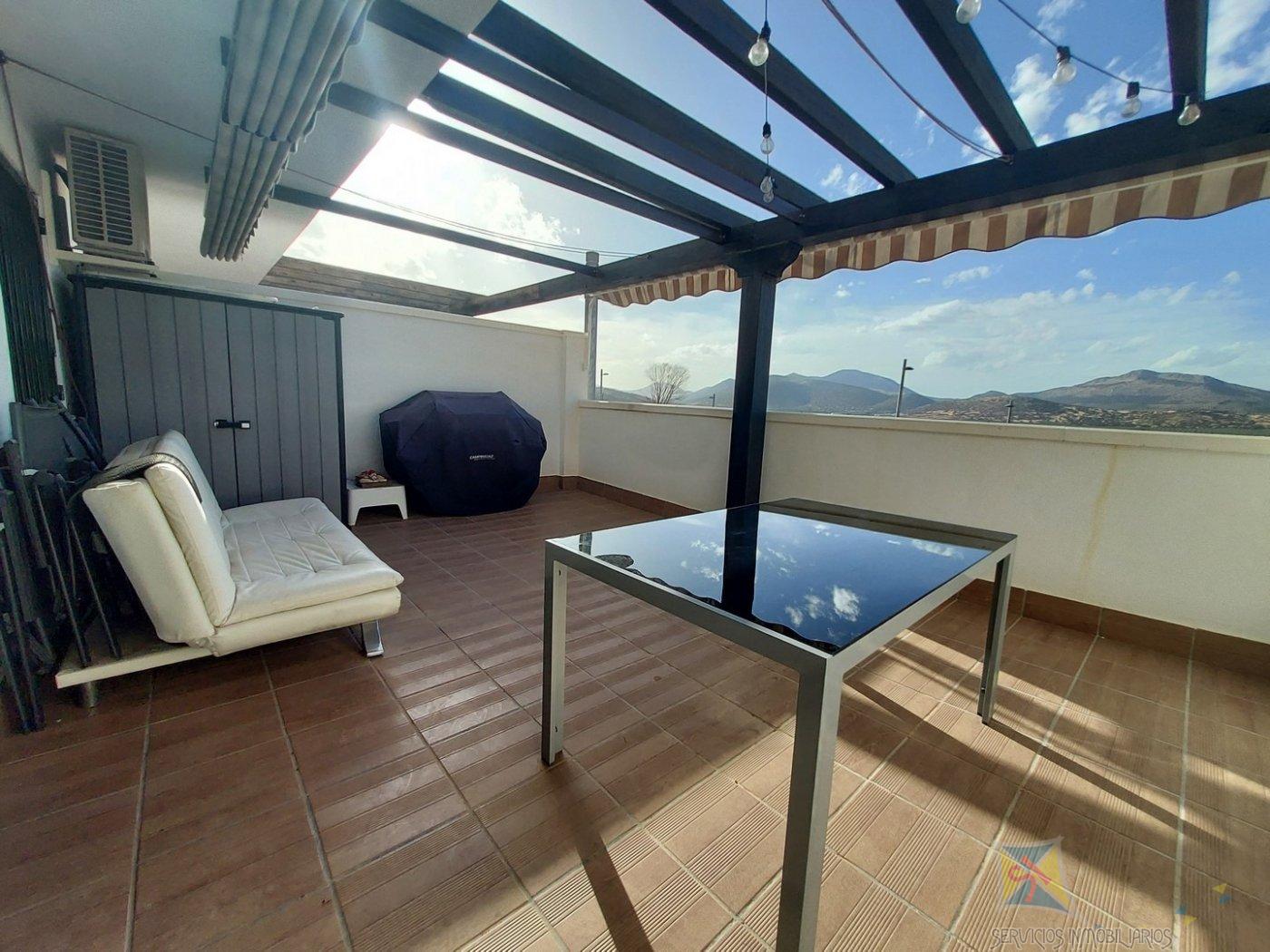 For sale of flat in Iznalloz