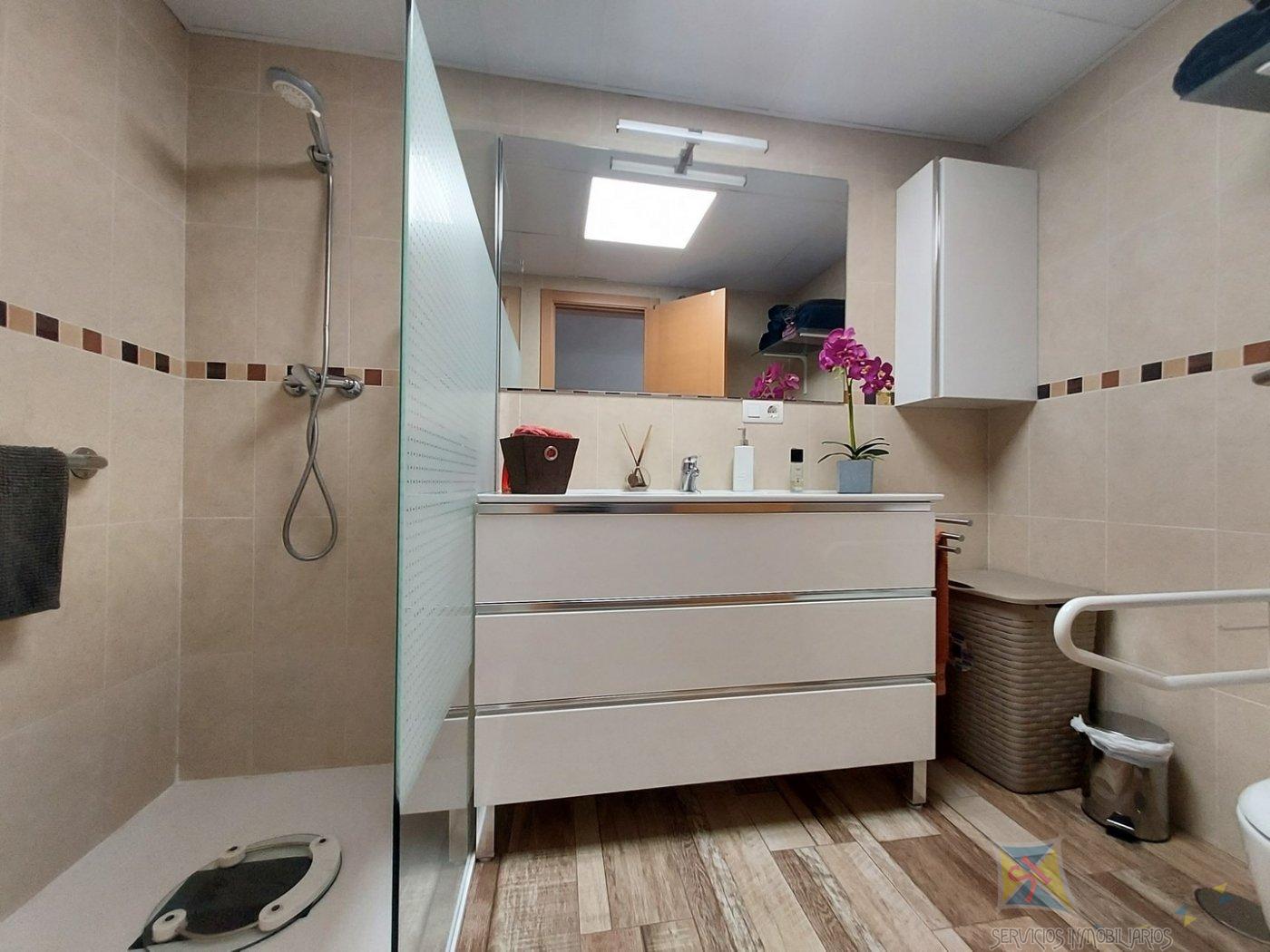 For sale of flat in Iznalloz