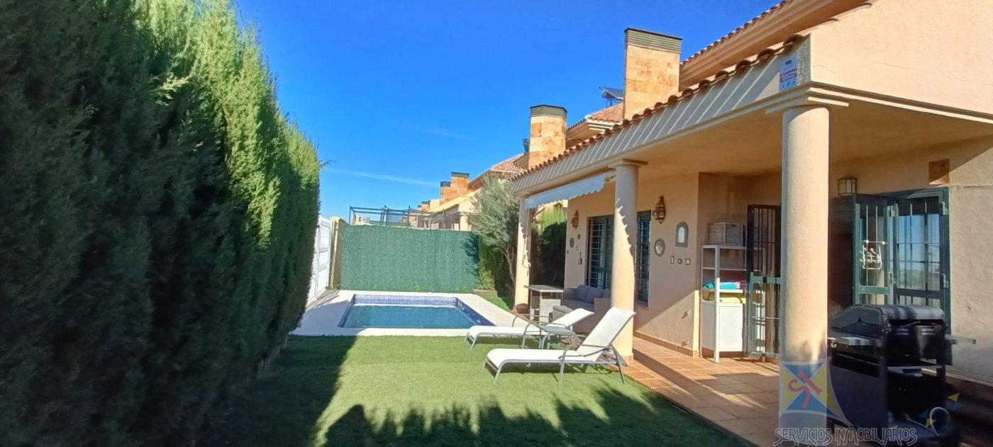 For sale of chalet in Palomares del Rio