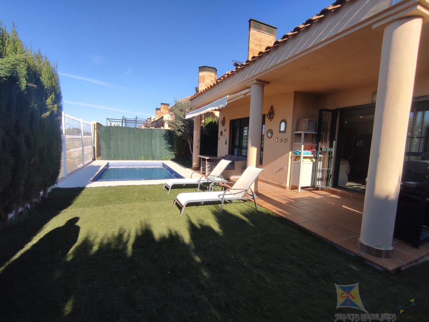 For sale of chalet in Palomares del Rio