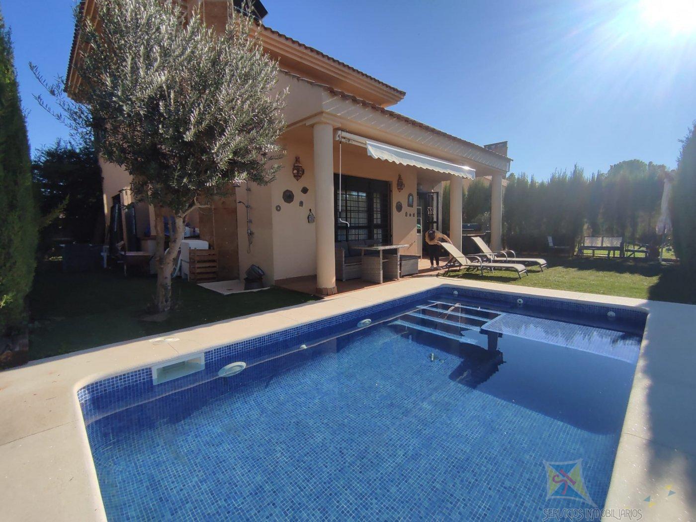 For sale of chalet in Palomares del Rio
