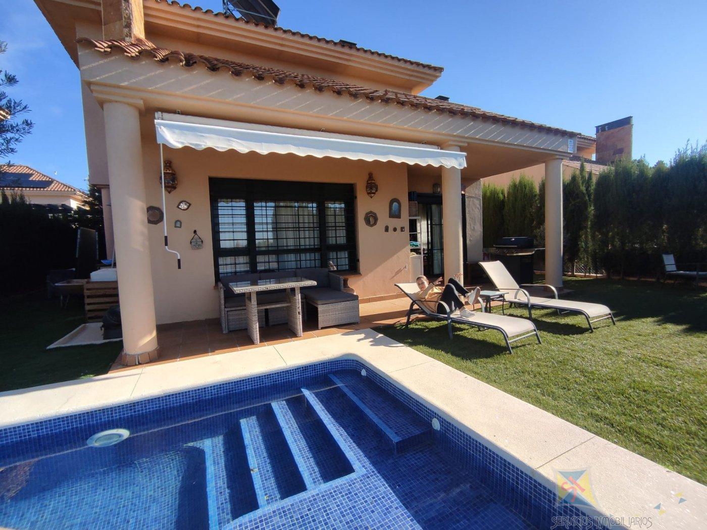 For sale of chalet in Palomares del Rio
