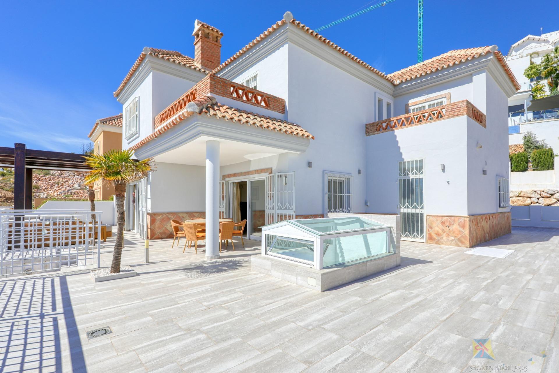 For sale of chalet in Benalmádena