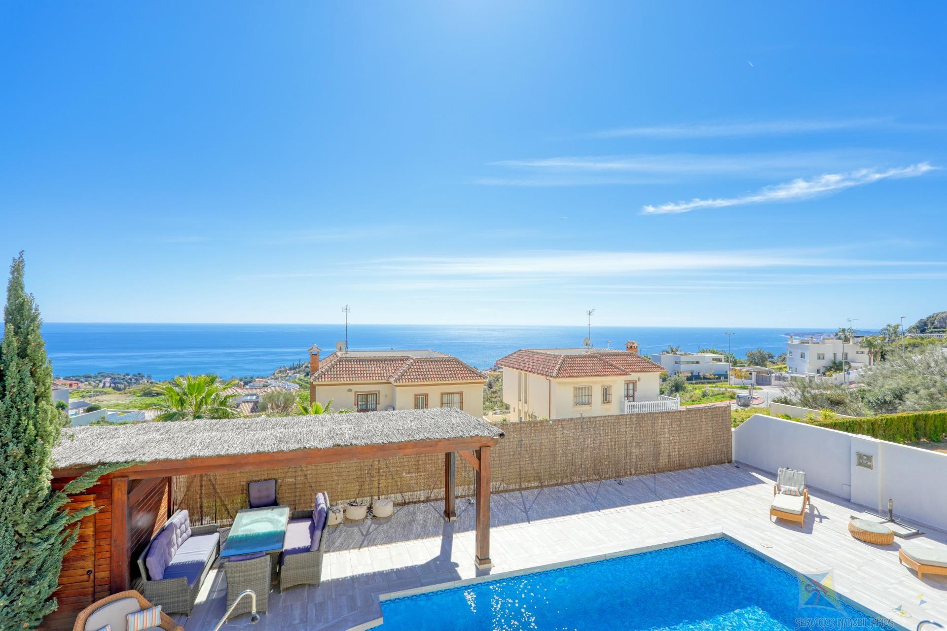 For sale of chalet in Benalmádena