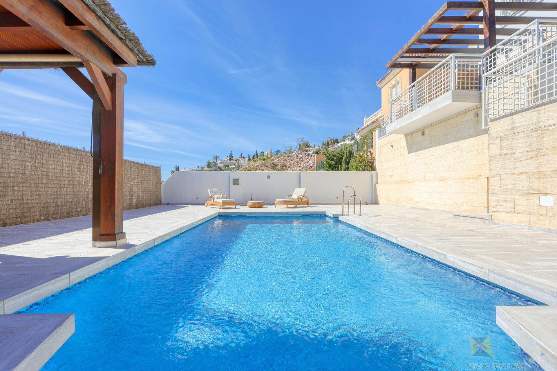 For sale of chalet in Benalmádena