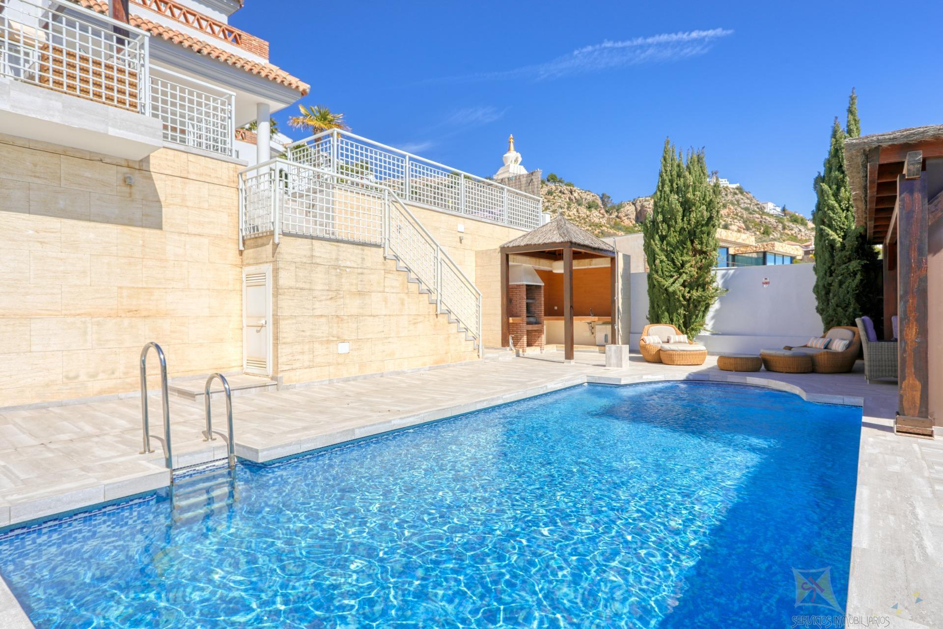 For sale of chalet in Benalmádena