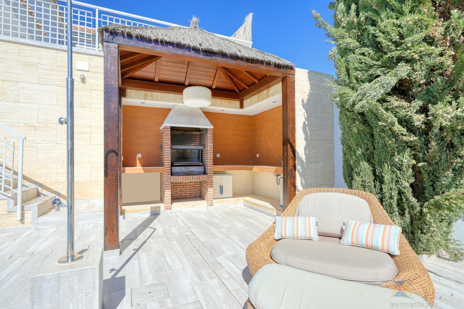 For sale of chalet in Benalmádena