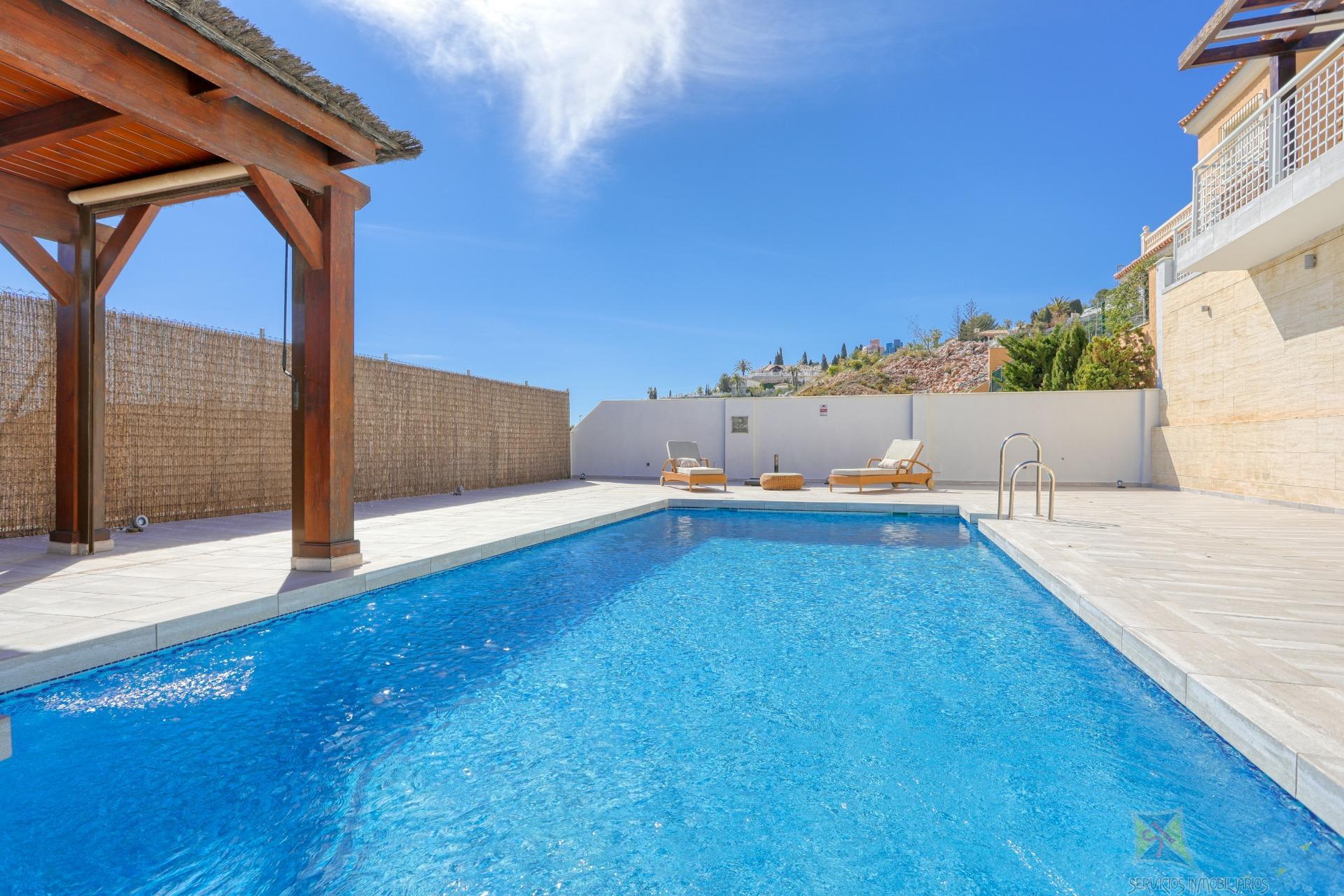 For sale of chalet in Benalmádena