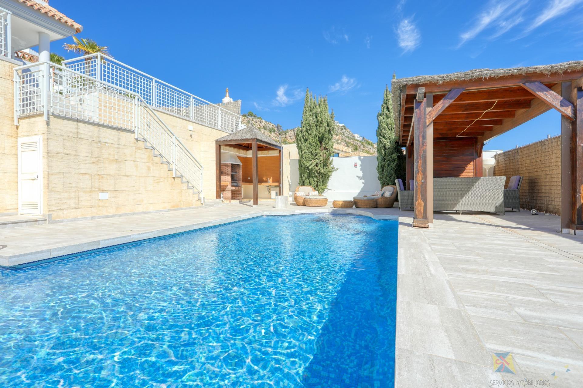 For sale of chalet in Benalmádena