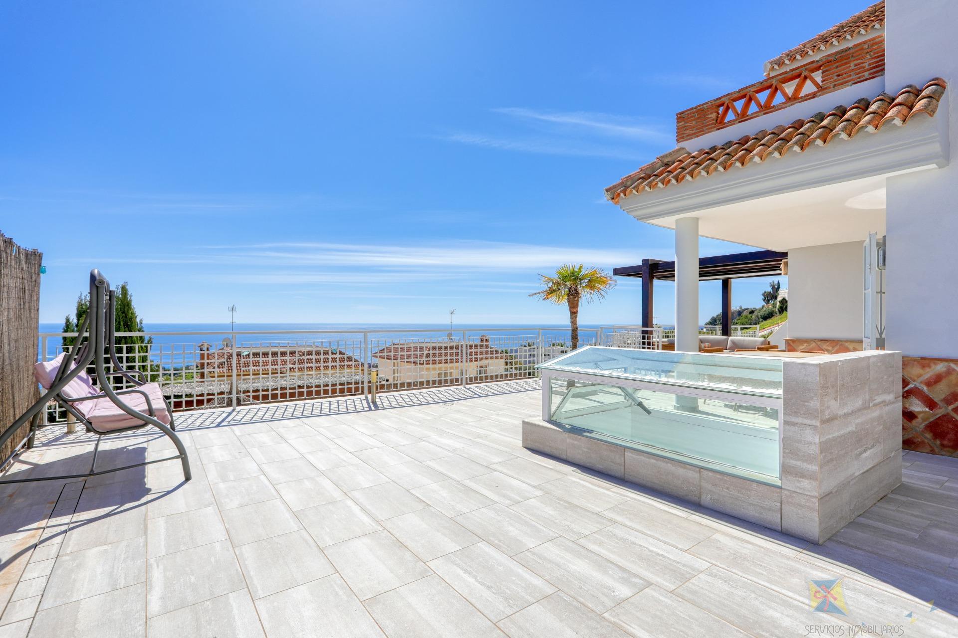For sale of chalet in Benalmádena