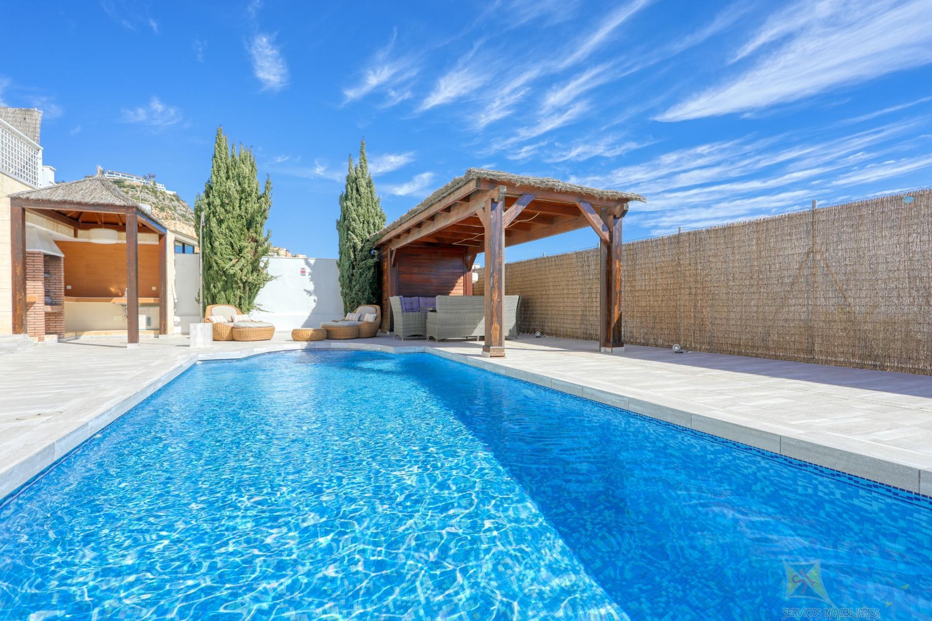 For sale of chalet in Benalmádena
