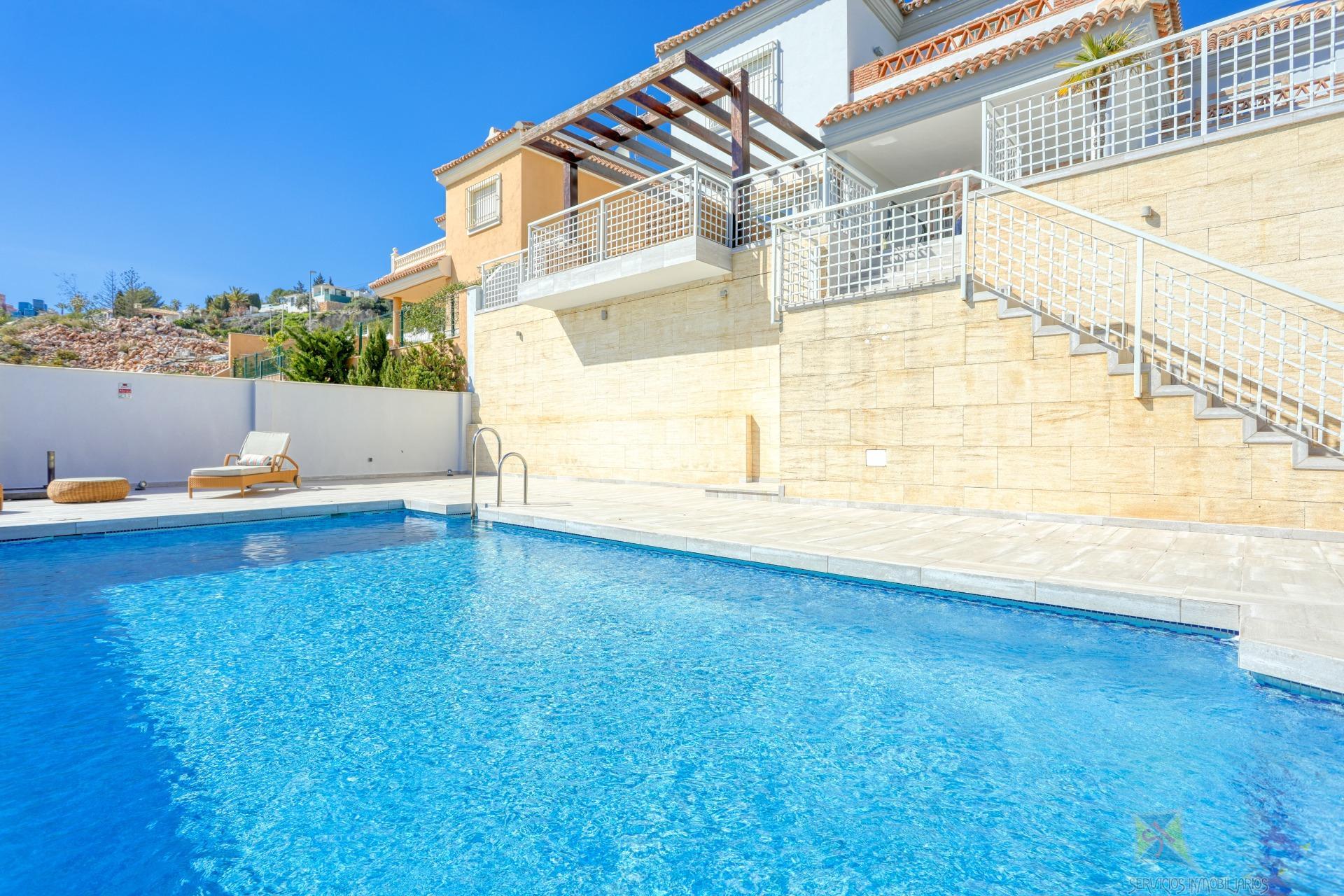 For sale of chalet in Benalmádena