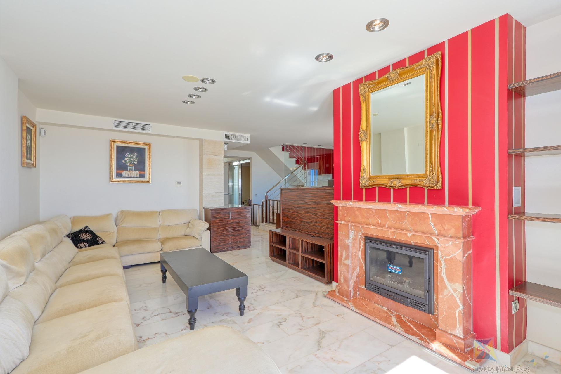 For sale of chalet in Benalmádena