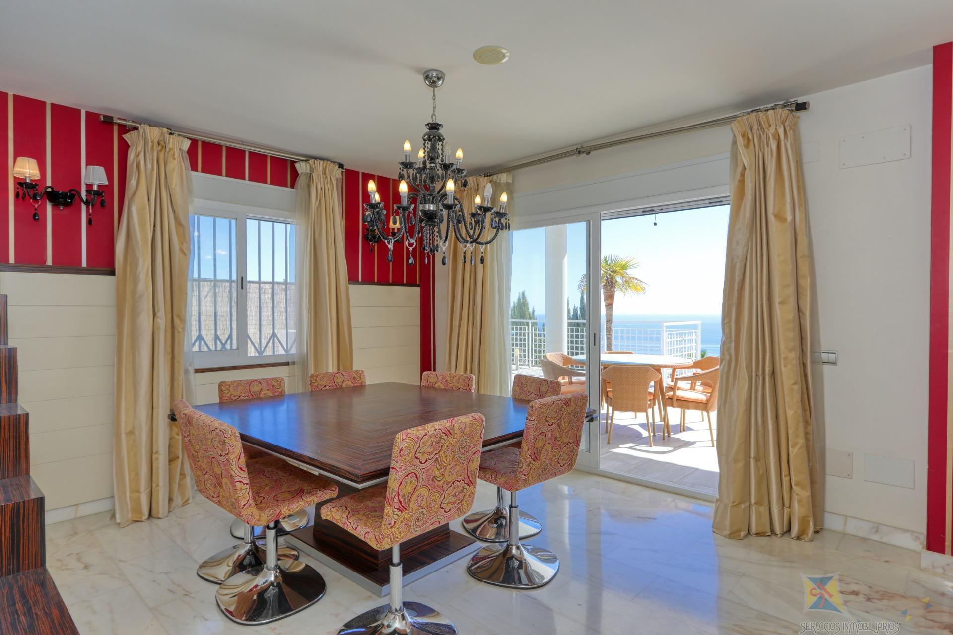 For sale of chalet in Benalmádena
