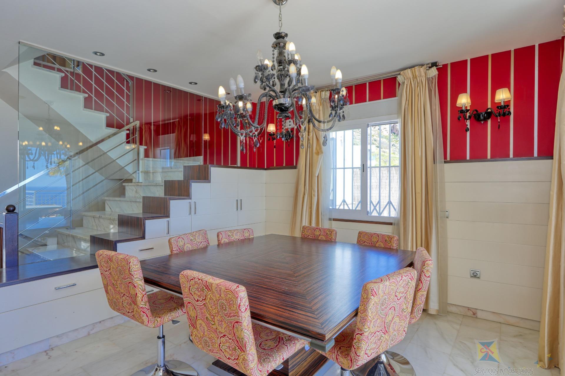 For sale of chalet in Benalmádena
