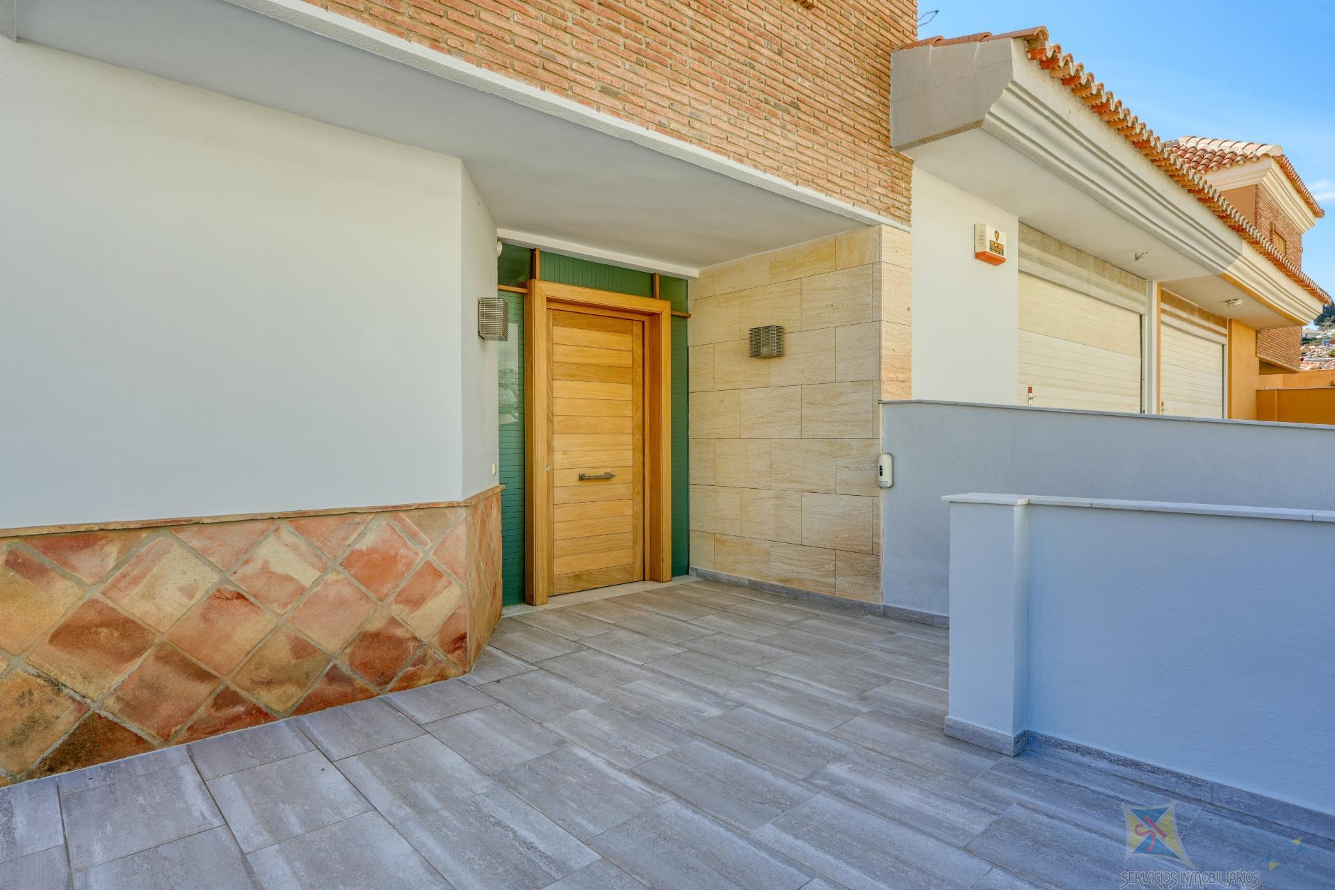 For sale of chalet in Benalmádena
