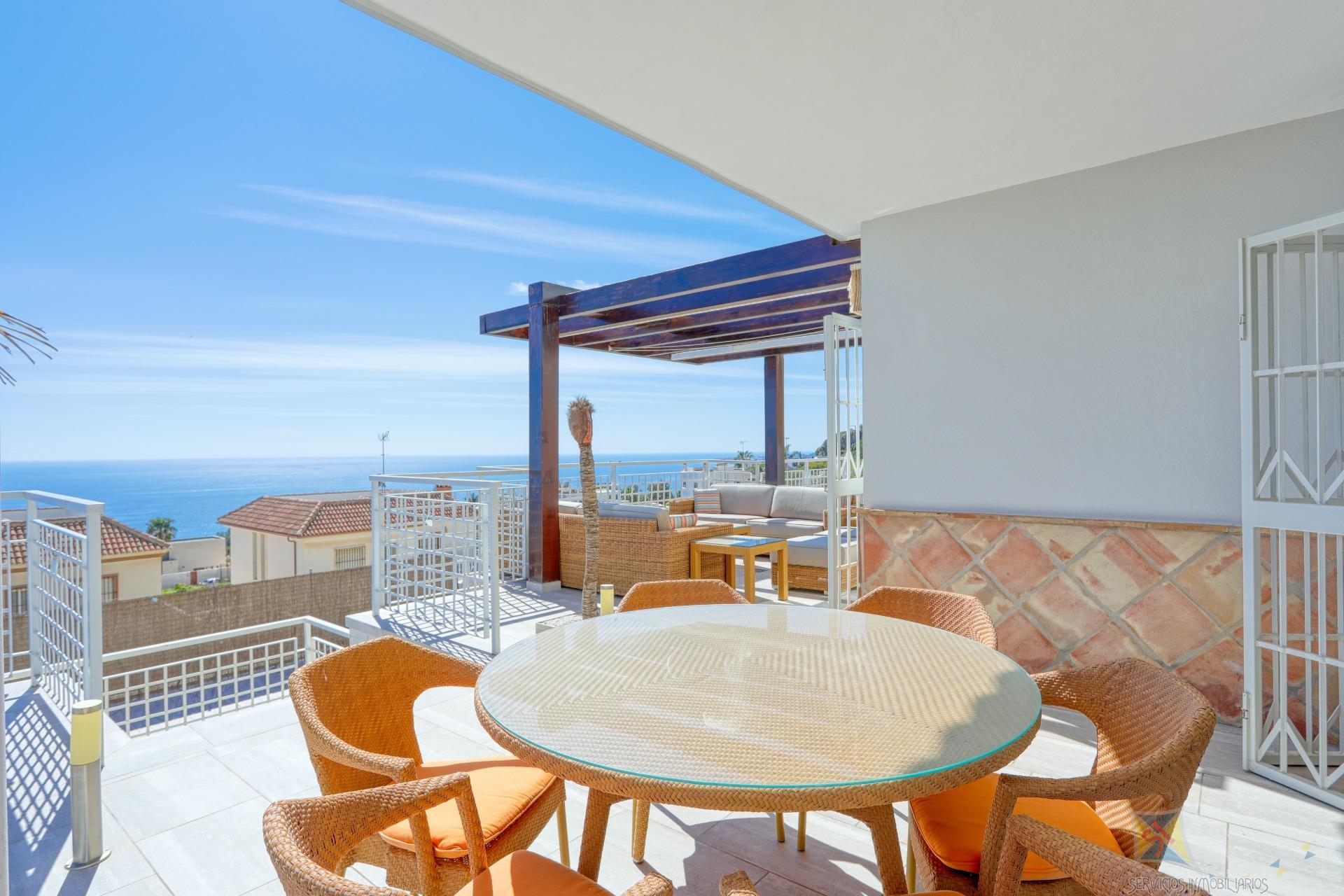 For sale of chalet in Benalmádena