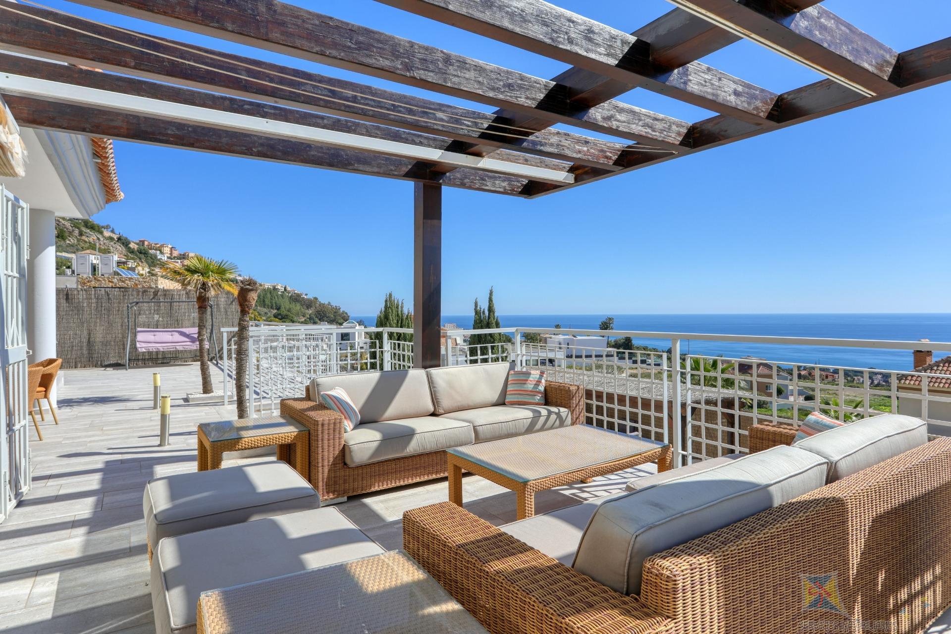 For sale of chalet in Benalmádena