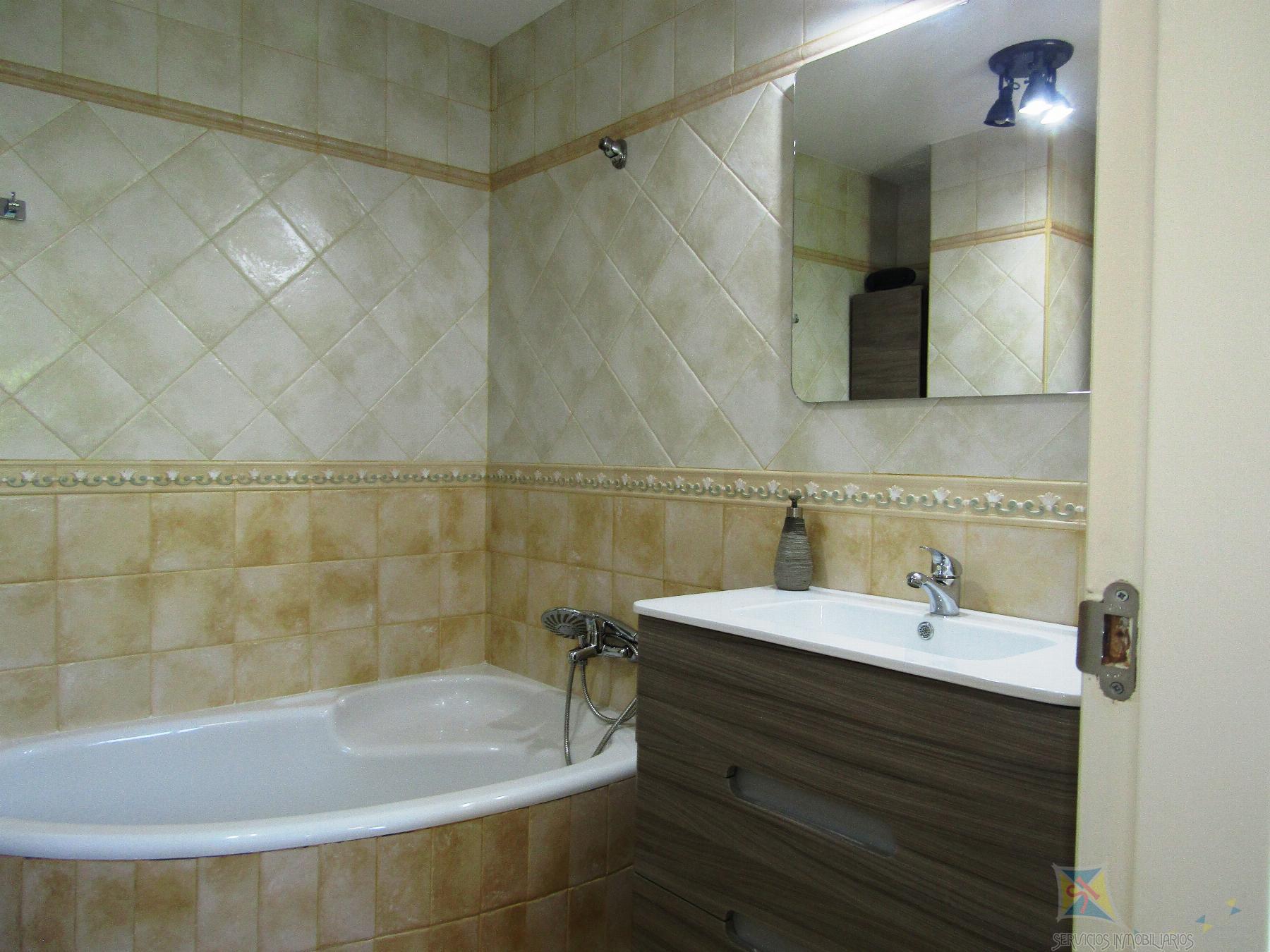 Suite bathroom