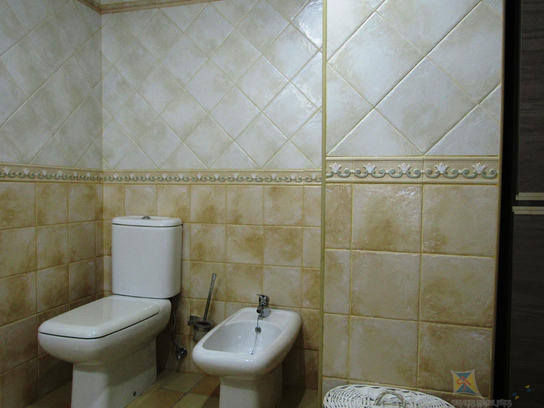 Suite bathroom