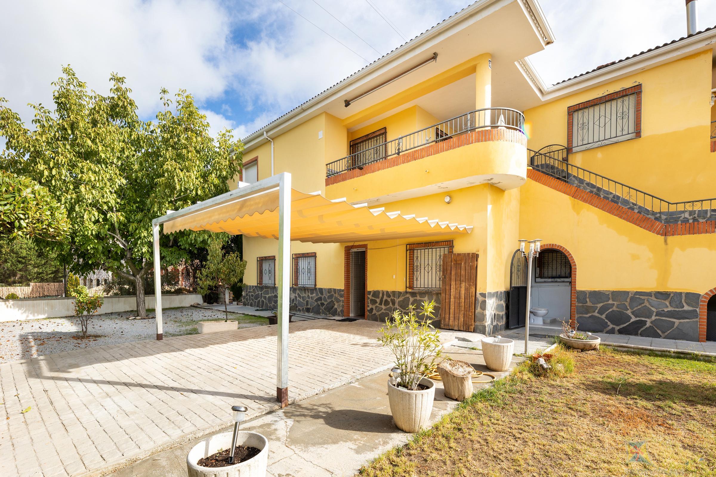 For sale of house in Huetor de Santillan