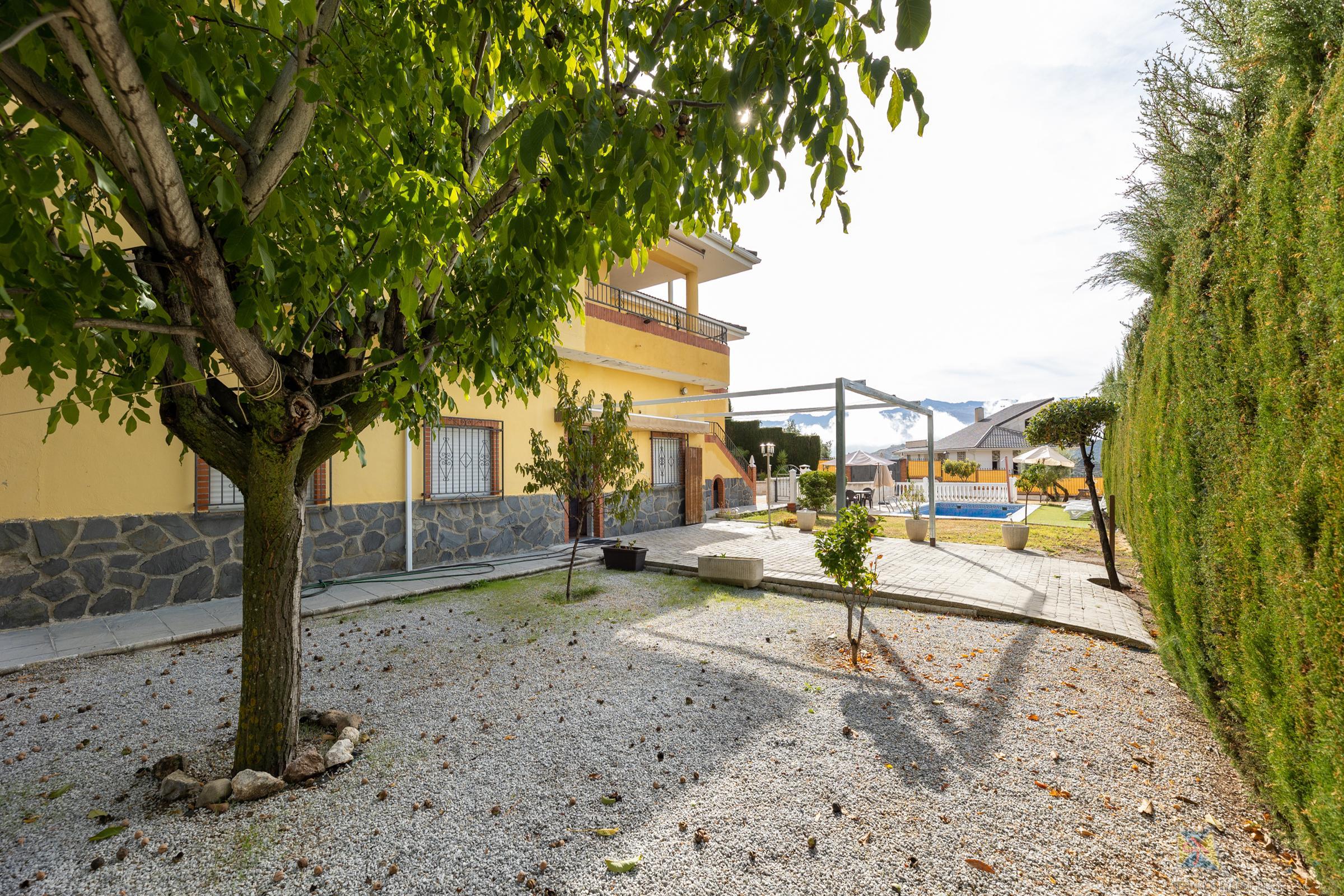 For sale of house in Huetor de Santillan