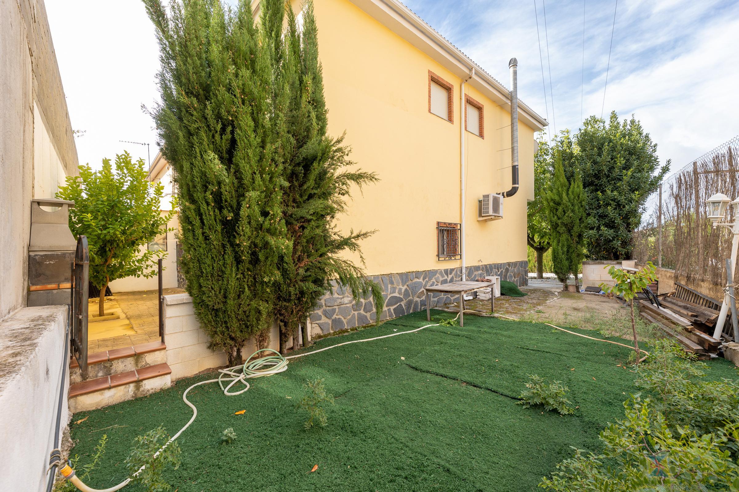 For sale of house in Huetor de Santillan