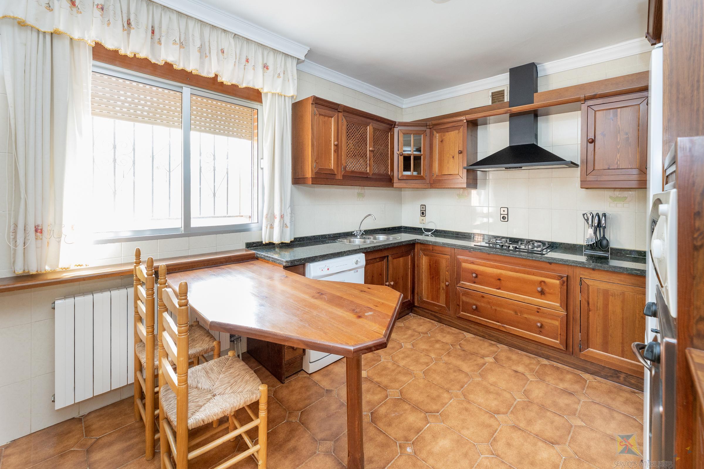 For sale of house in Huetor de Santillan