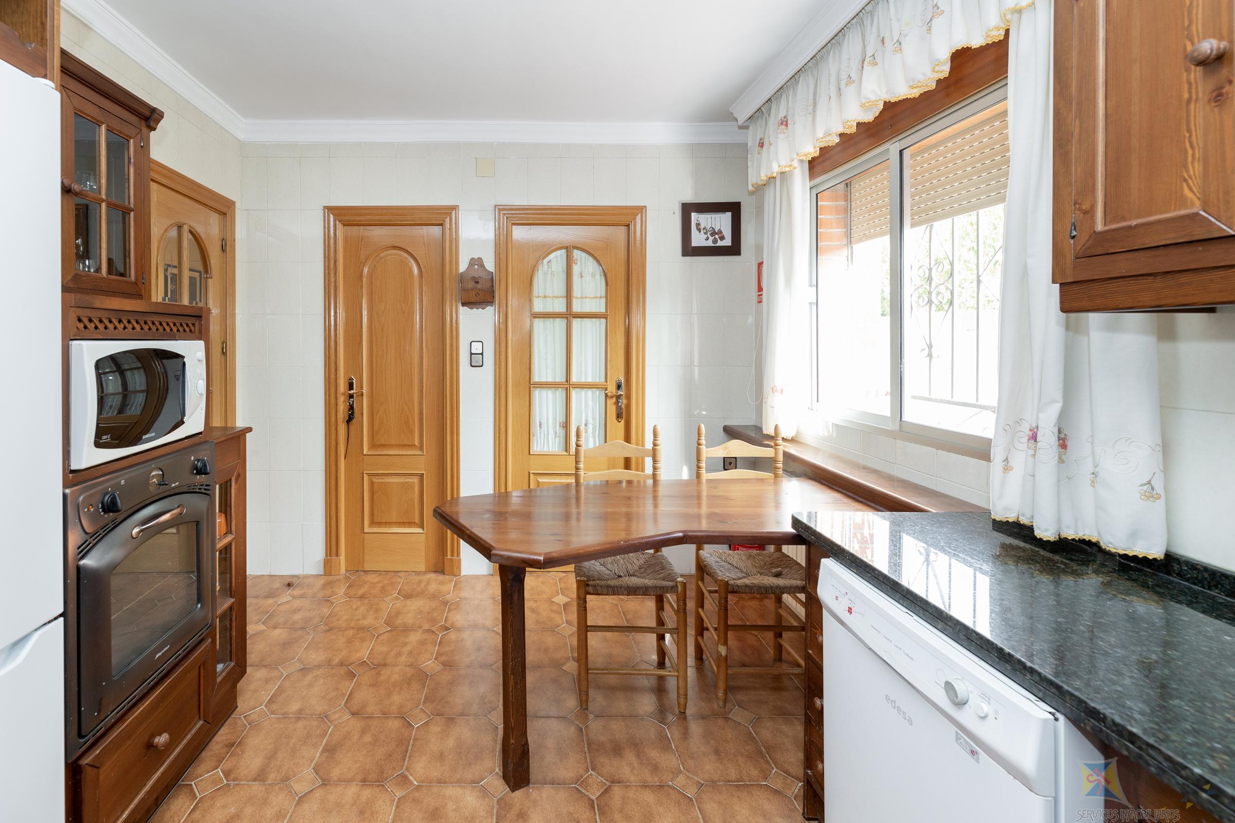 For sale of house in Huetor de Santillan