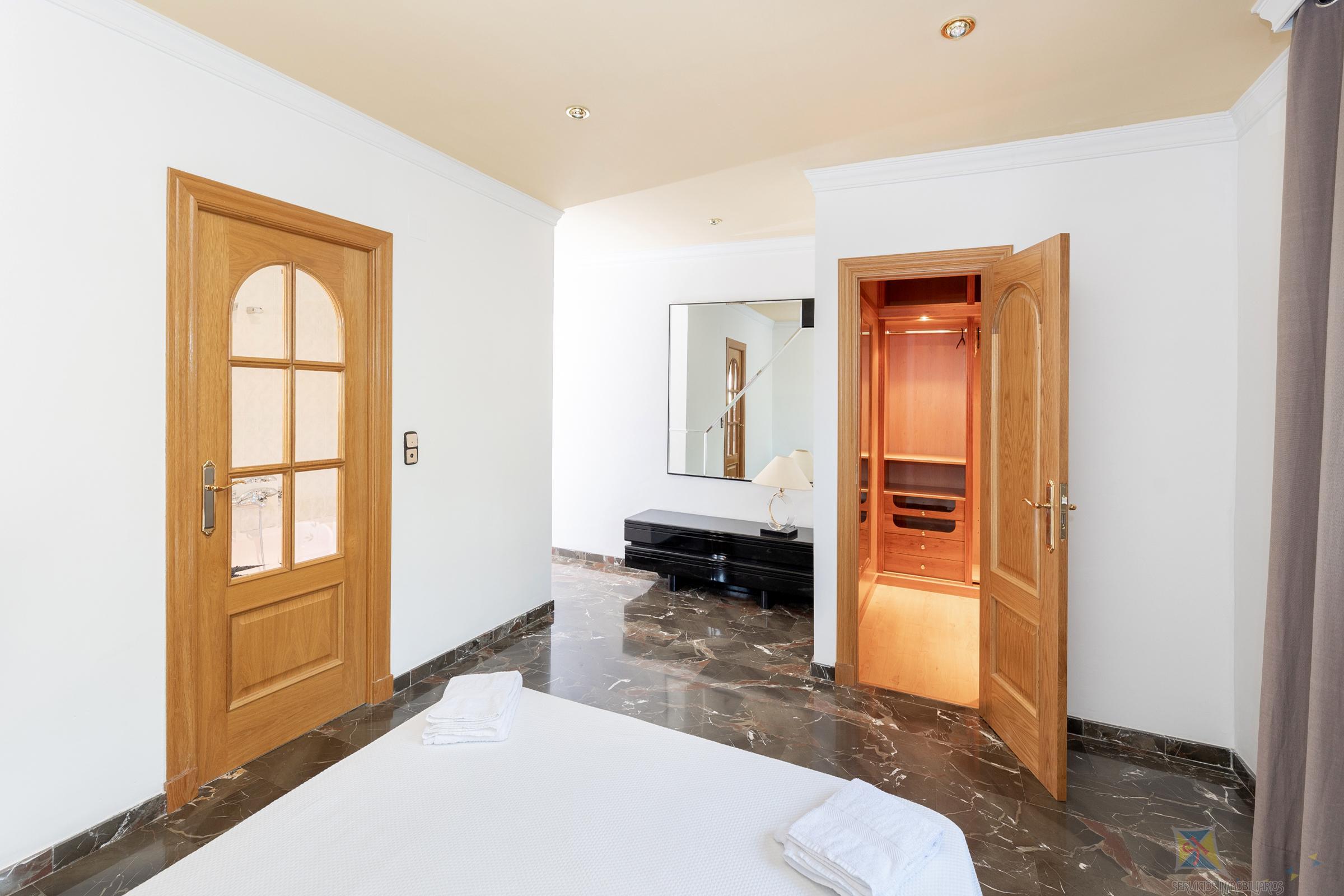 For sale of house in Huetor de Santillan