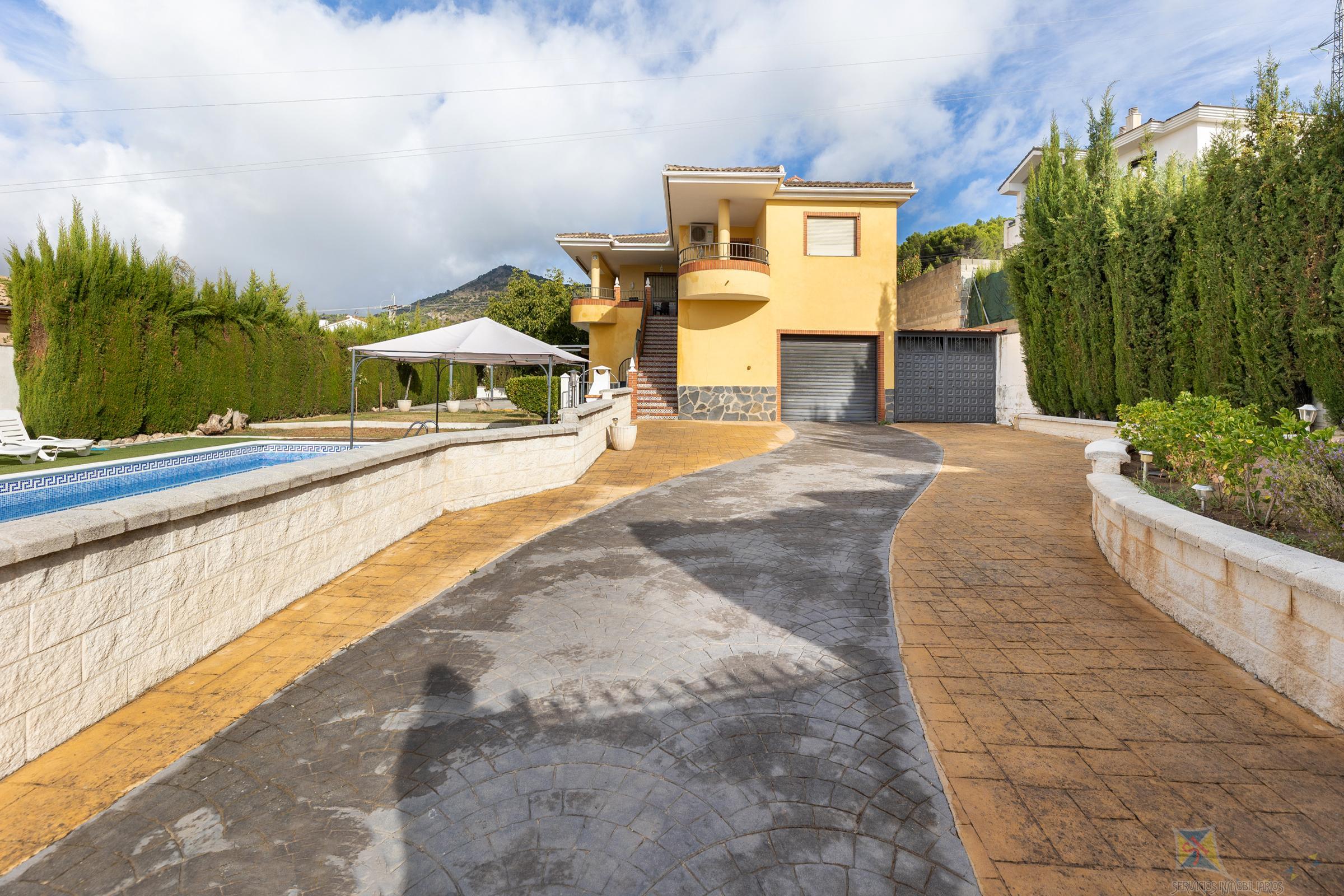 For sale of house in Huetor de Santillan