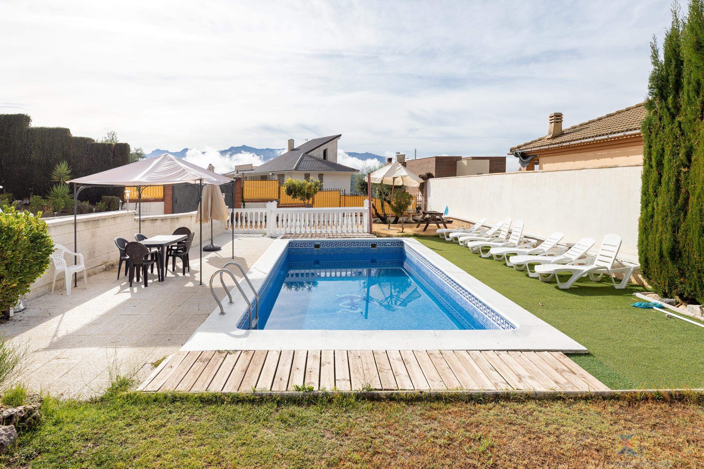 For sale of house in Huetor de Santillan