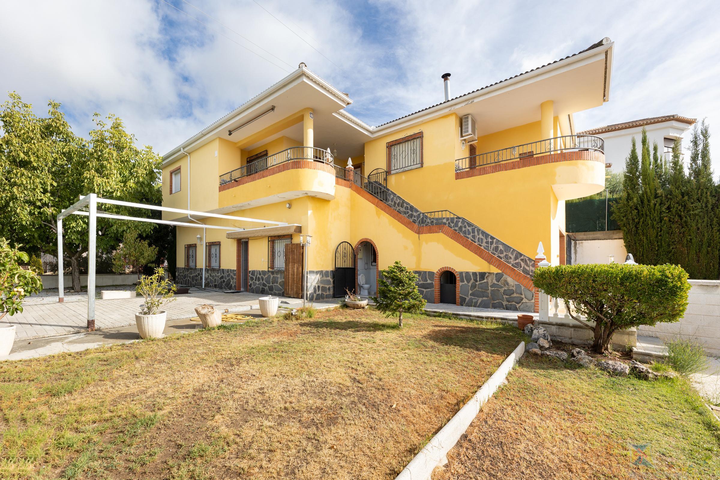 For sale of house in Huetor de Santillan