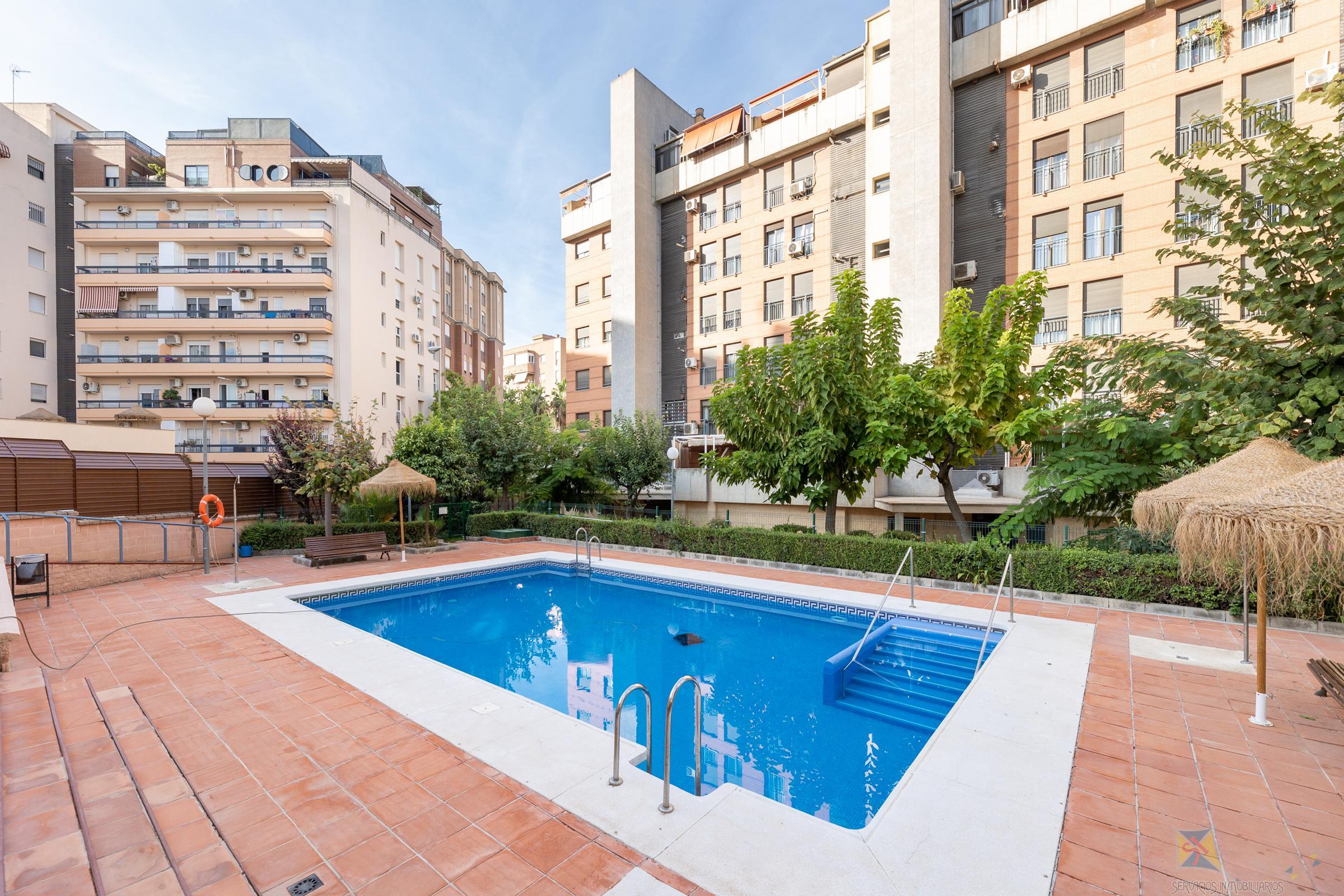 For sale of apartment in Granada