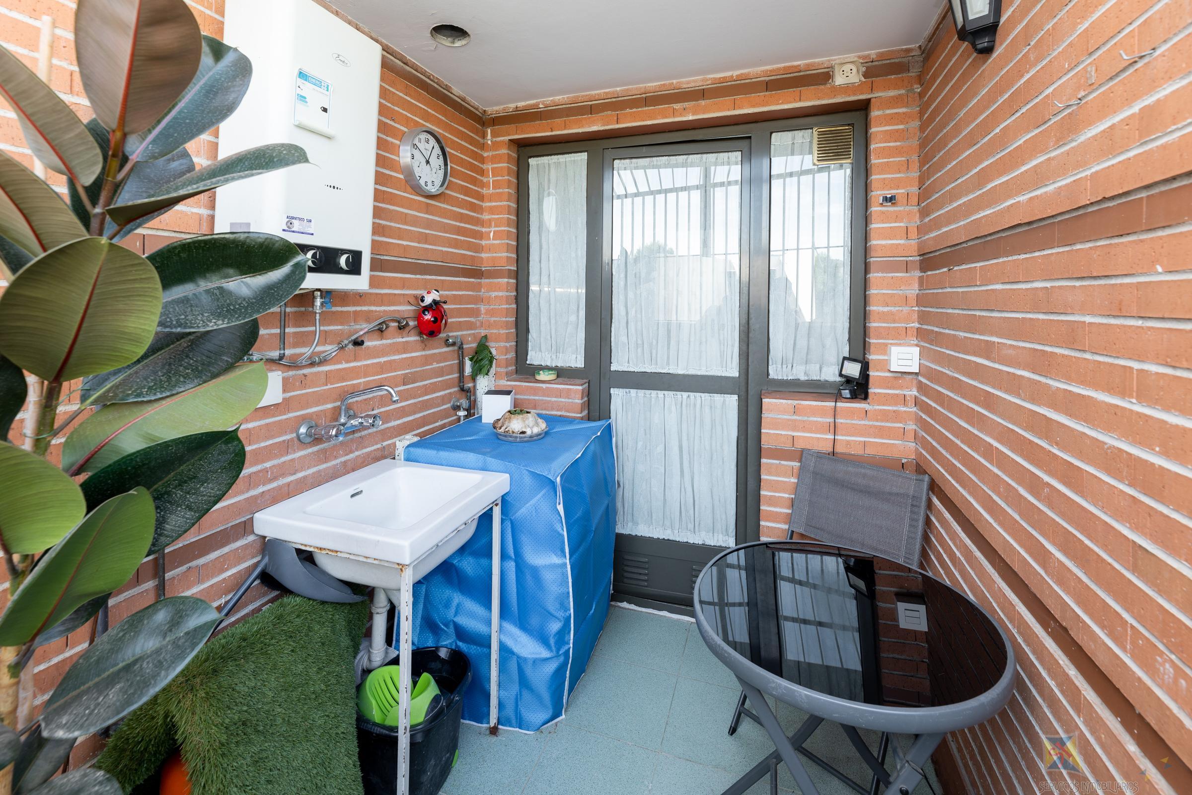 For sale of apartment in Granada