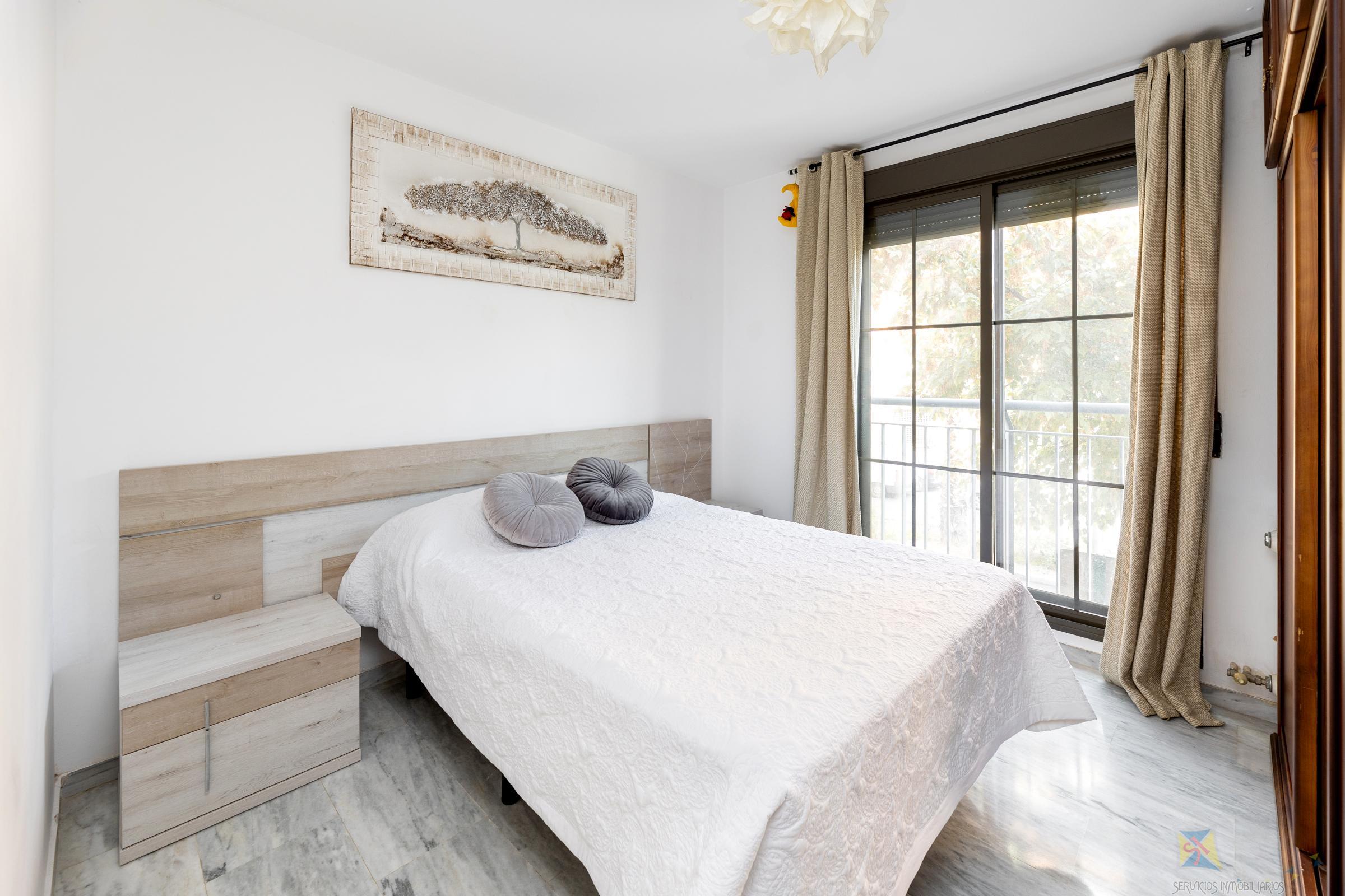 For sale of apartment in Granada