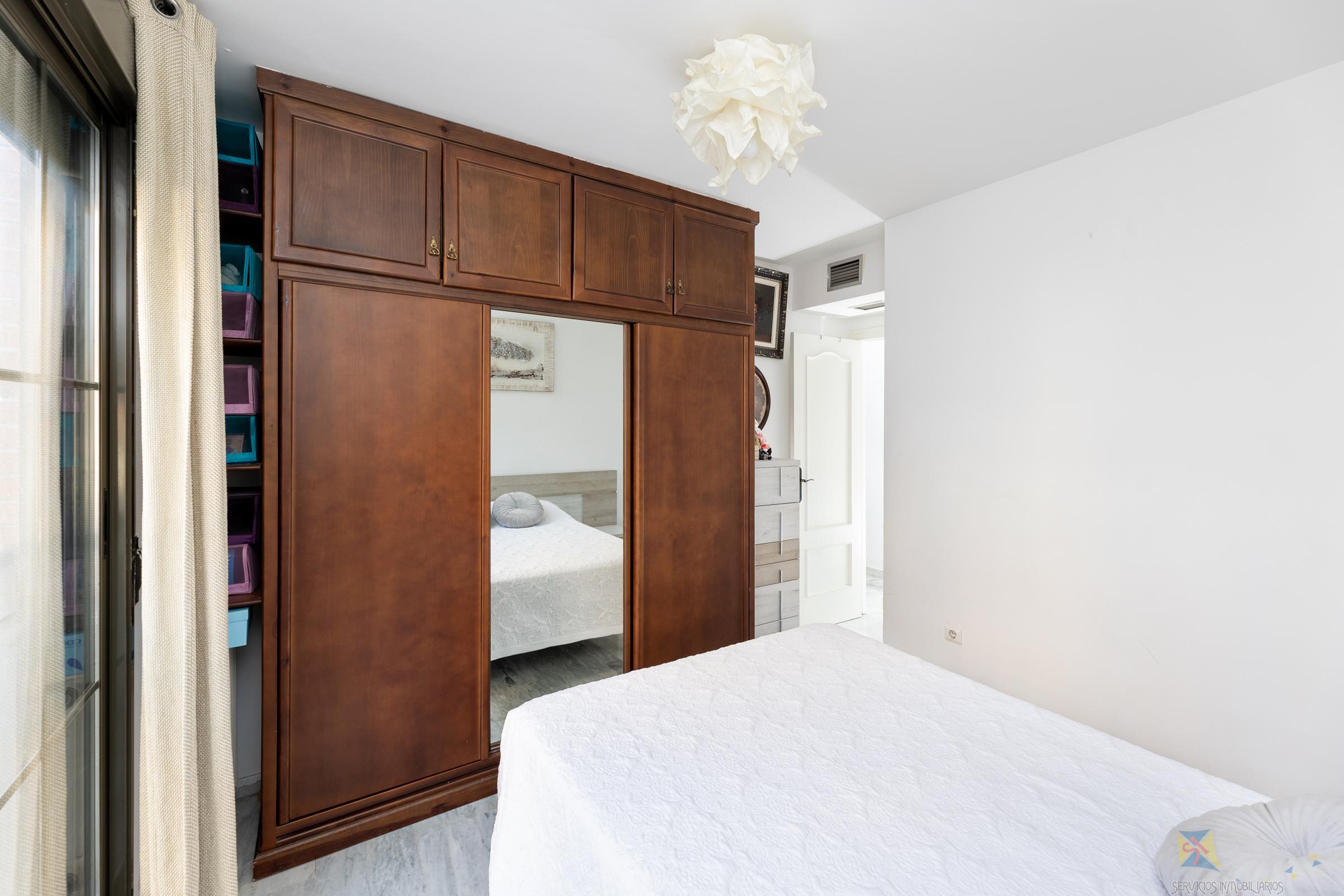 For sale of apartment in Granada