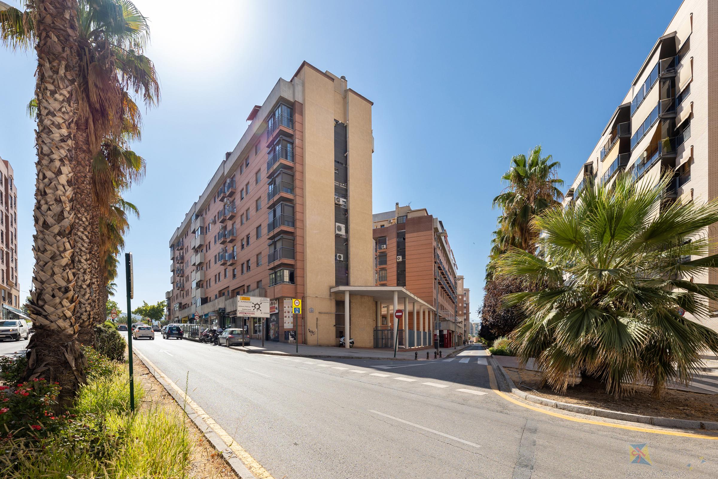 For sale of apartment in Granada
