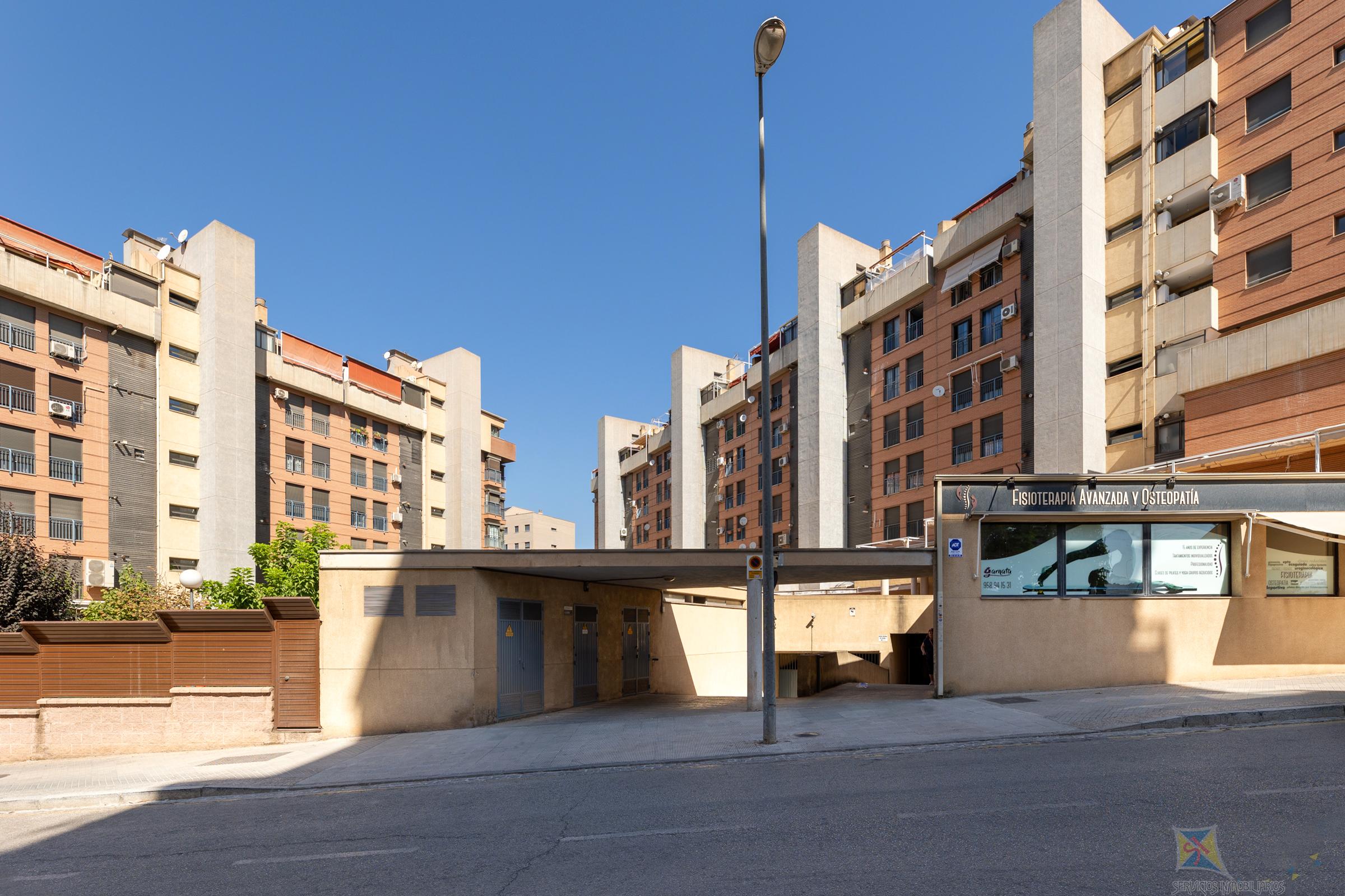 For sale of apartment in Granada