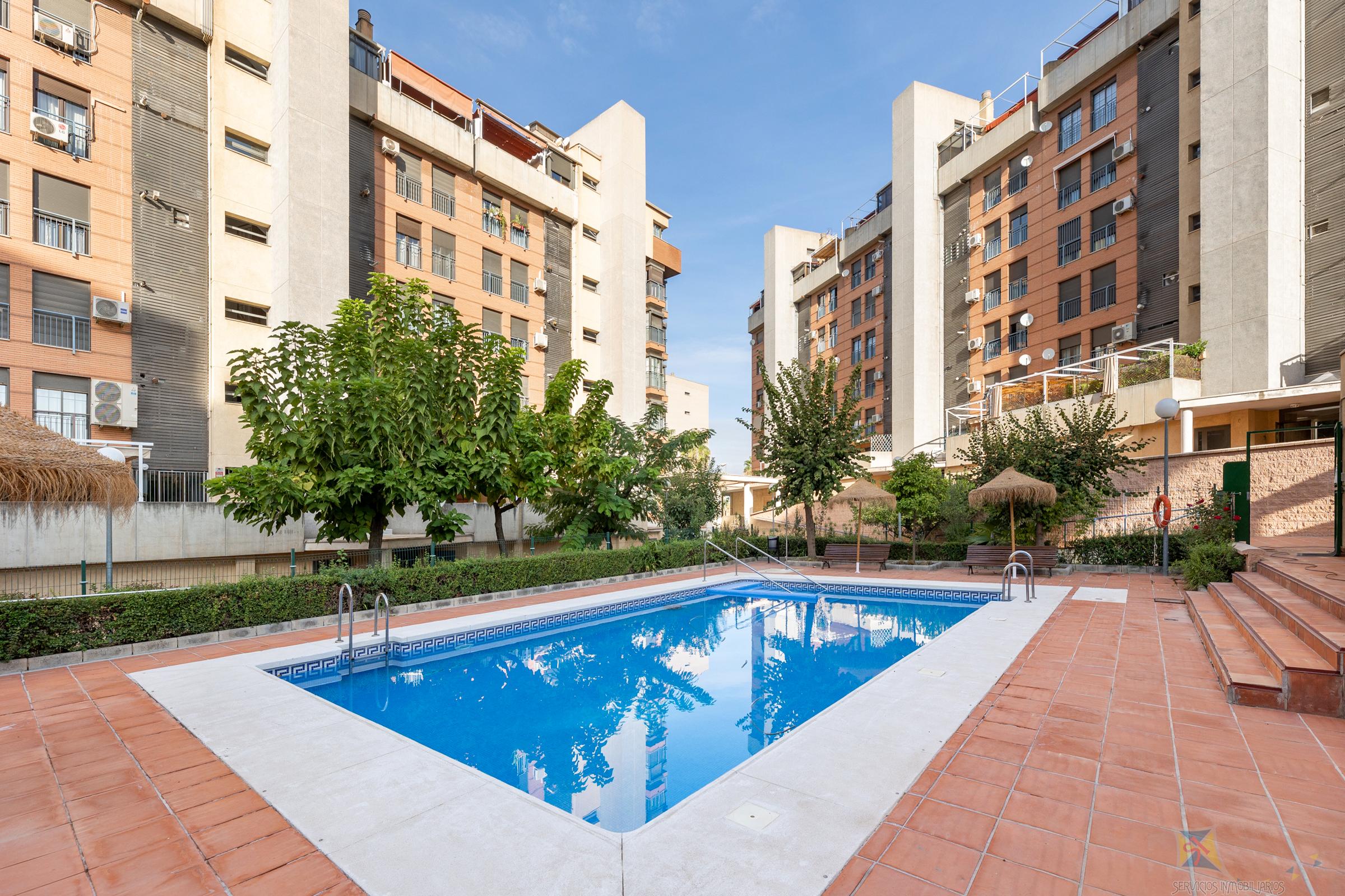 For sale of apartment in Granada