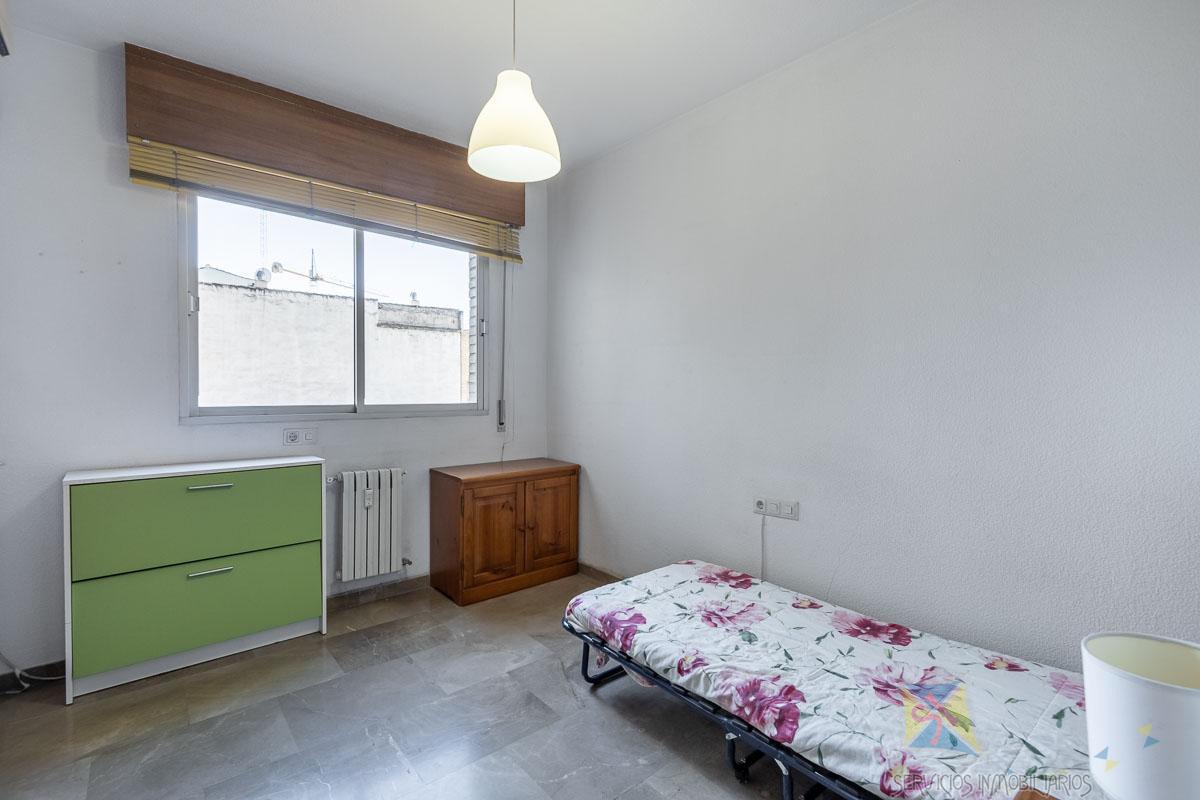 For sale of apartment in Granada