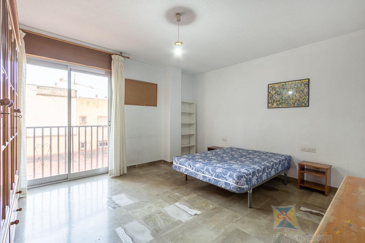 For sale of apartment in Granada