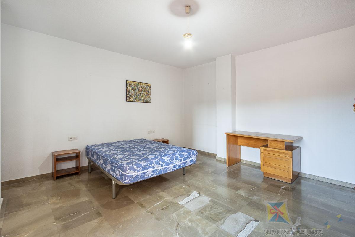 For sale of apartment in Granada