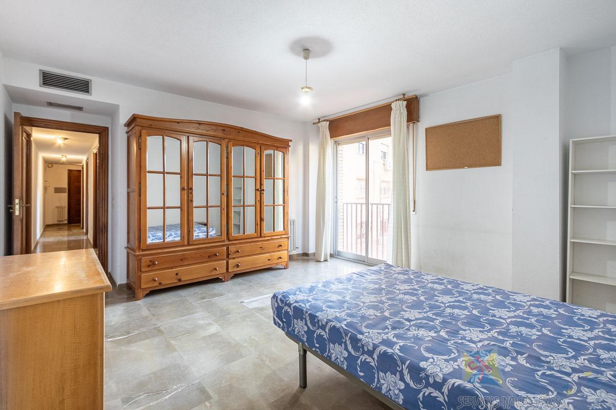 For sale of apartment in Granada