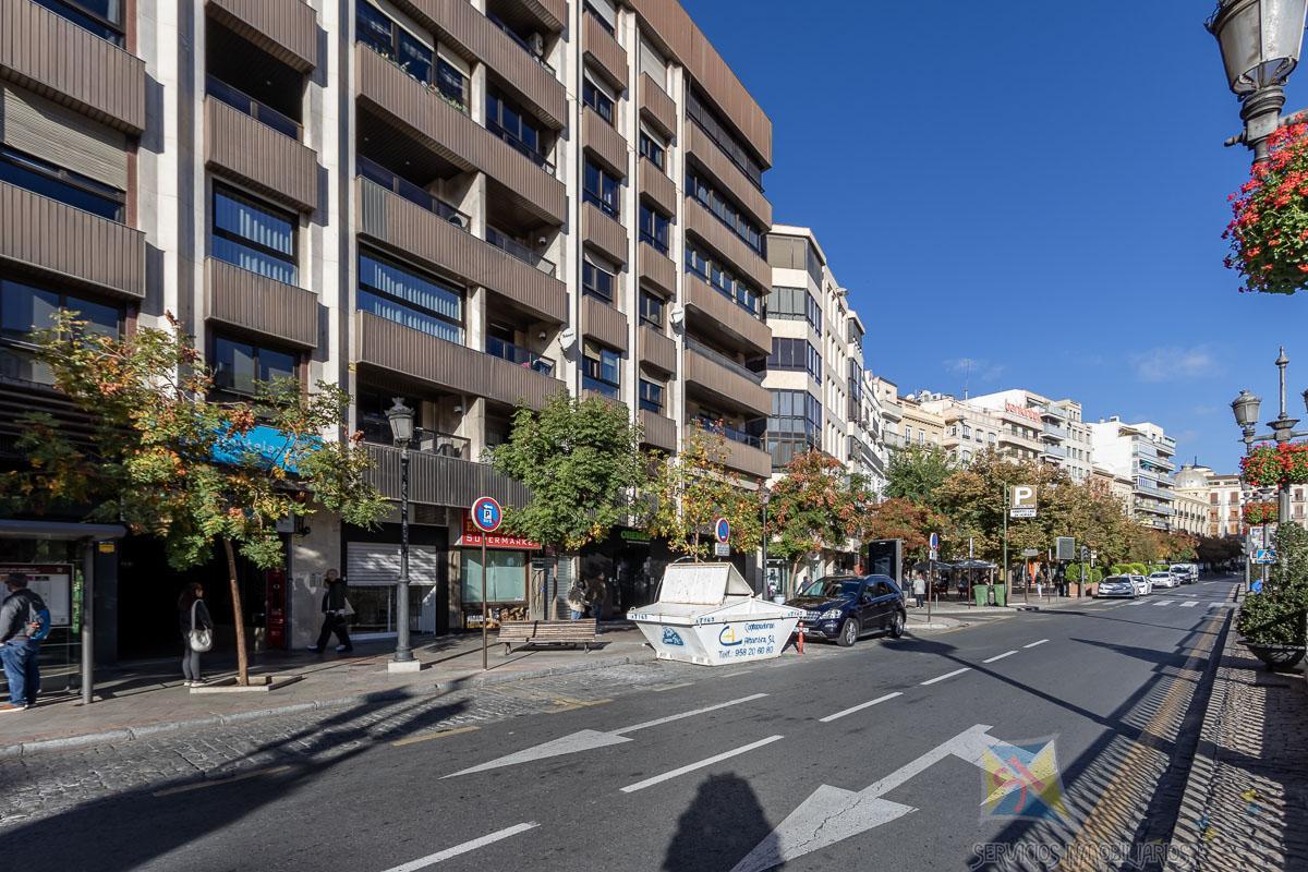 For sale of apartment in Granada