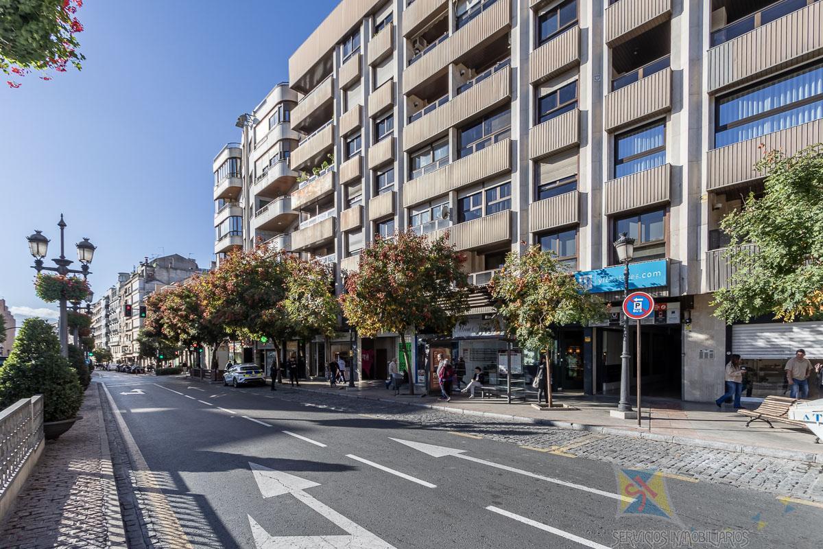 For sale of apartment in Granada