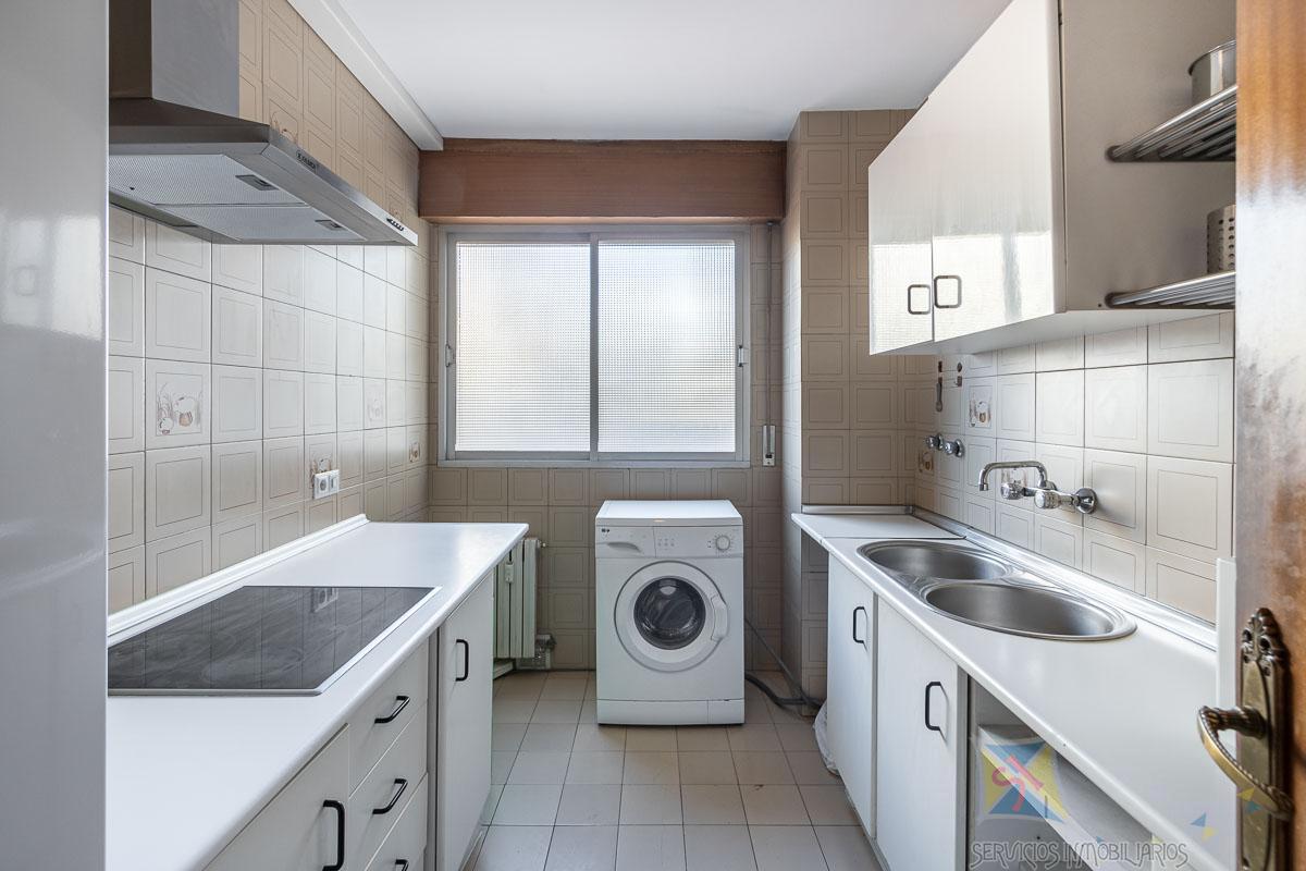 For sale of apartment in Granada