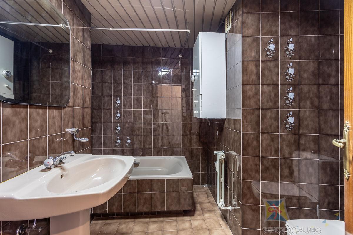For sale of apartment in Granada